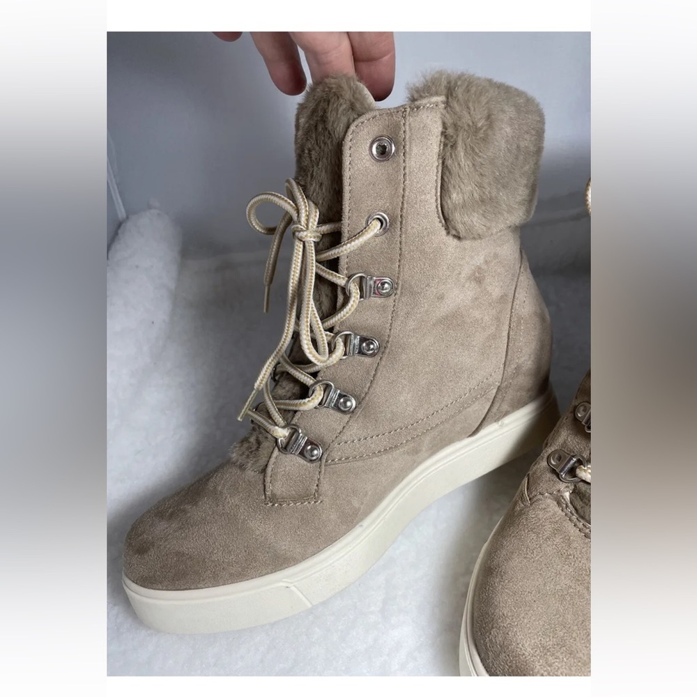 Madden Girl  Combat Boots Tan Faux Fur Trim Lace Up Comfort Sole NIB NEW 8